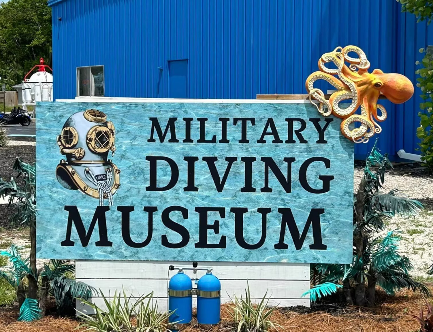 Things To Do https://emeraldbeachproperties.icnd-cdn.com/images/thingstodo/Man in the Sea Museum.jpg